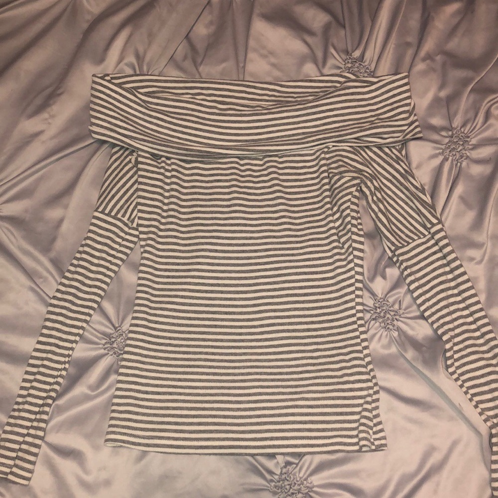 Off the shoulder light sweater - grey and white S